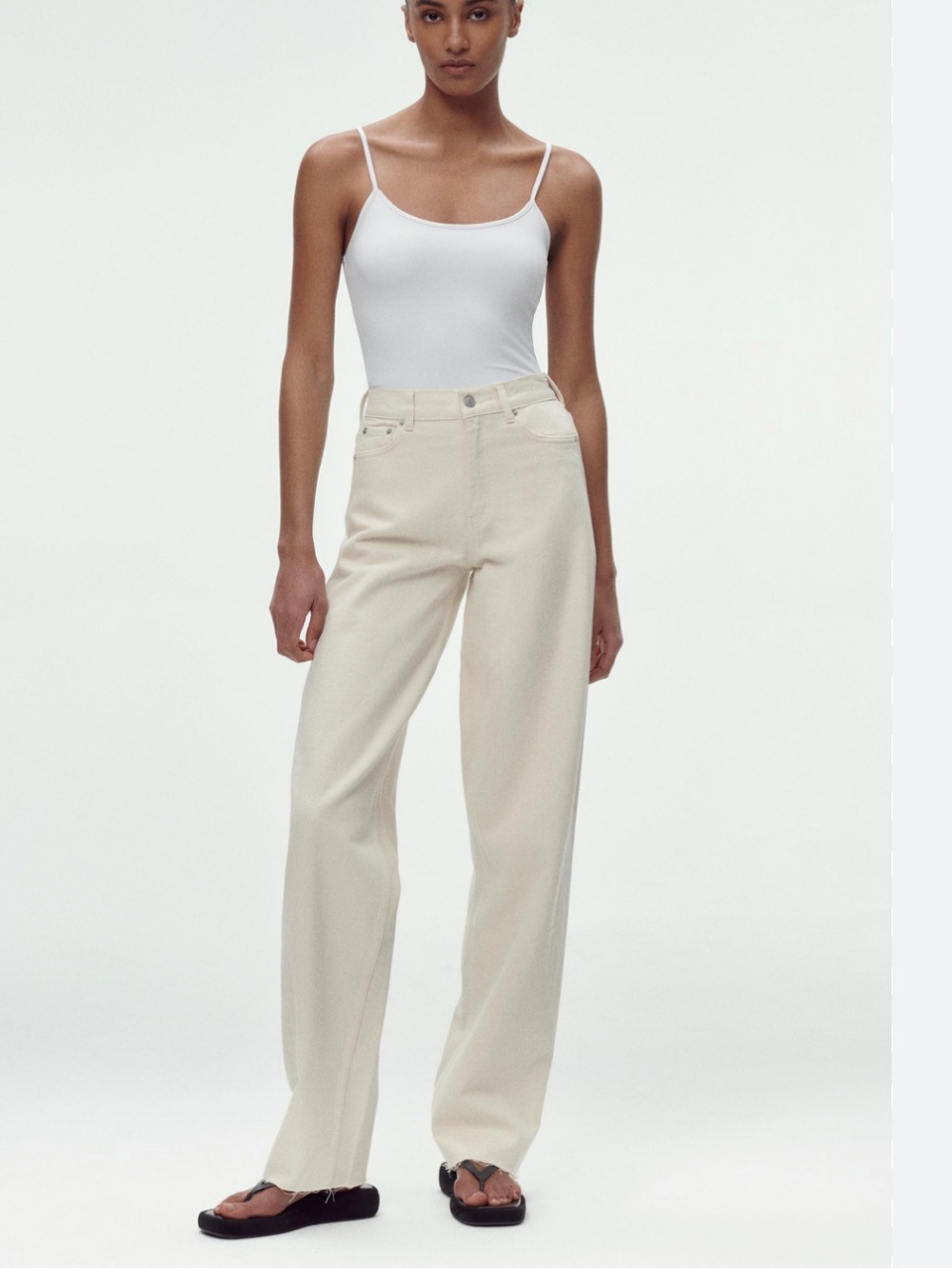 Mid-Rise Tapered Fit Balloon Jeans in Cream